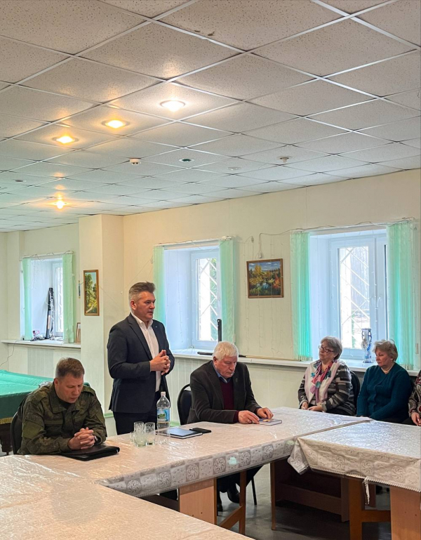 Глава УГО Рихтер Р.А совместно с Военным комиссаром Удомельского городского округа и Лесного муниципального округа Васильевым А.А провели встречу с сотрудниками ООО &quot;МАГИСТРАЛЬ&quot;