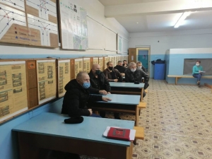Сотрудники ОГИБДД  МО МВД России «Удомельский» проводят профилактические беседы с водителями школьных автобусов