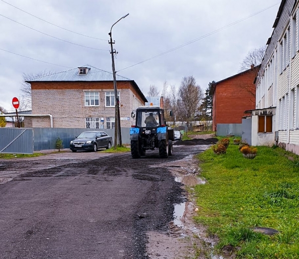 В рамках содержания городских дорог подрядчиком ООО «Коммунальщик» проводятся работы