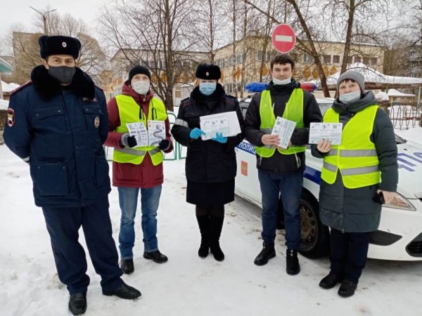 Удомельская Госавтоинспекция вместе с «Родительским патрулем» осуществила контроль за перевозкой детей.