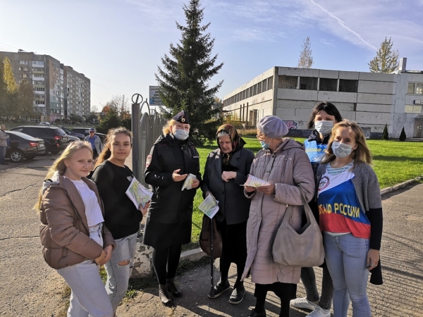 В Удомле сотрудники Госавтоинспекции провели акцию «С заботой о пожилом пешеходе».