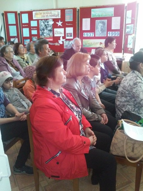 библиотека с. Молдино слушаем стихи В.Соловьева