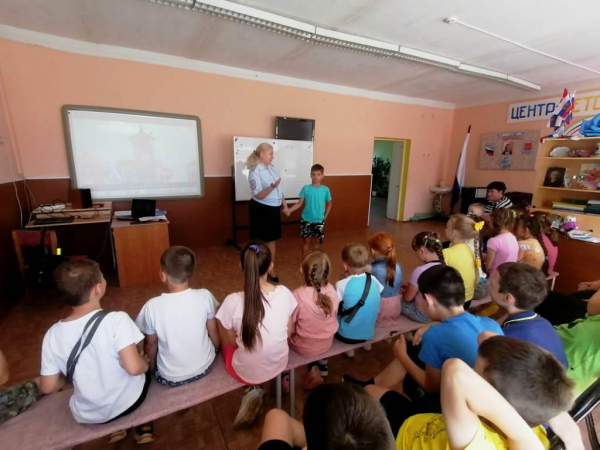 Автоинспекторы провели познавательный лекторий с детьми в период летних каникул