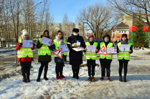 Удомельская Госавтоинспекция совместно с ЮИДовцами провели профилактическую акцию «Живая стена».