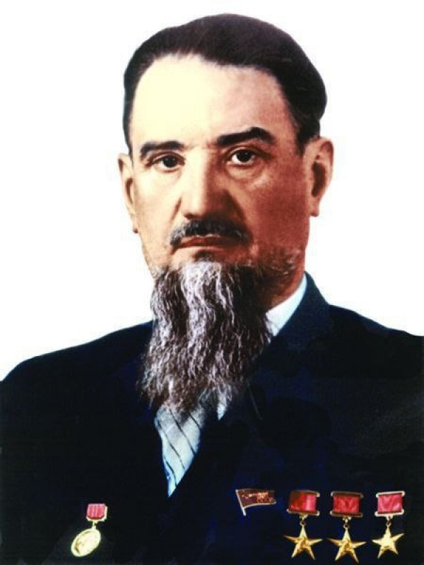 19 июня в 11:30 состоится открытие уличной выставки «Фото на память. Игорь Курчатов в воспоминаниях и фотографиях современников»