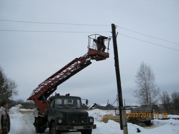 На территории сельских населенных пунктов Удомельского городского округа с 13 марта 2018 года началось проведение работ по замене светильников уличного освещения.