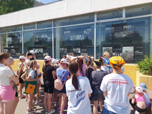 Сегодня прошло открытие уличной выставки «Фото на память. Игорь Курчатов в воспоминаниях и фотографиях современников»