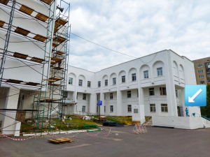 Закрыт главный вход в здание Администрации УГО