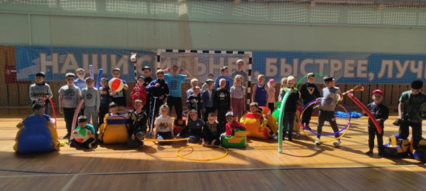 1 августа в Доме детского творчества и в Детско-юношеской спортивной школе стартовали 3 летние смены лагеря дневного пребывания &quot;Разноцветная мозаика&quot; и «Олимп»- «Лето - это маленькая жизнь»