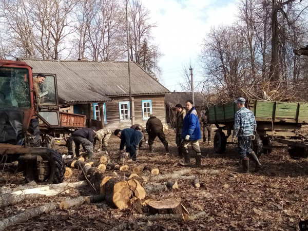 Субботник в селе Котлован на территории бывшей усадьбе Н.А. Зворыкина