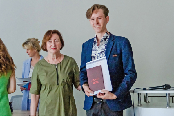 Сотрудники Калининской АЭС поздравили выпускников химико-технологического факультета ТвГУ с окончанием учебы