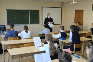 Сотрудники удомельской Госавтоинспекции провели инструктажи по безопасному нахождению на проезжей части.