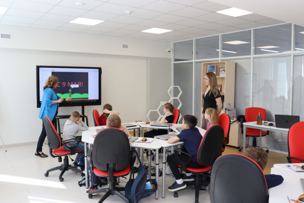 3 и 4 мая в Центре цифрового образования детей «IT-куб» проходил хакатон для школьников «Цифровой спектр», посвящённый Дню Победы