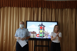 Удомельские автоинспекторы продолжают работу с юными участниками дорожного движения.