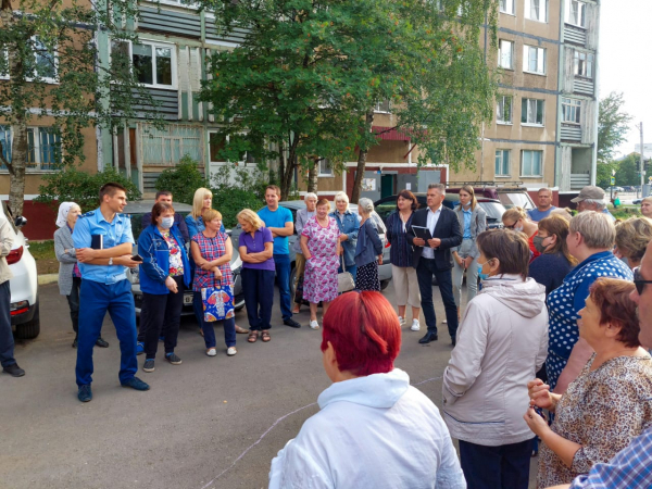4 августа 2021 года состоялась встреча Главы Удомельского ГО Рихтера Рема Аркадиевича с жильцами домов № 10, 10а, 12 на ул. Энтузиастов и № 7, 7а на пр. Энергетиков, также на встрече присутствовал и межрайонный прокурор Цуриков Сергей Викторович.
