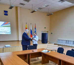 21 апреля 2021 года в День местного самоуправления состоялось награждение 10 муниципальных служащих Администрации Удомельского ГО за многолетний и добросовестный труд в системе органов местного самоуправления.