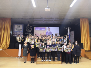 Познавательный урок «Безопасность пешехода» провели педагоги и сотрудники Удомельской Госавтоинспекции в школе.