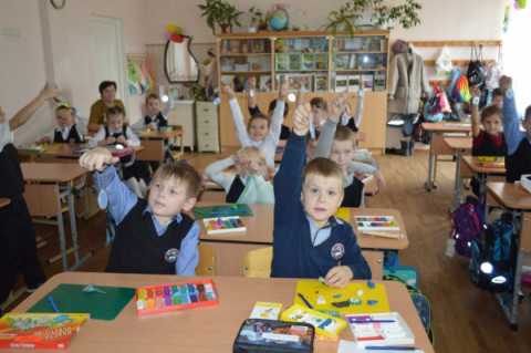 Светоотражатели на одежде &ndash; модно и безопасно. Школьникам Удомли напомнили о простых правилах поведения на дороге