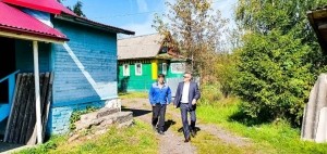 Глава УГО Рем Рихтер провёл личный контроль капитального ремонта кровли здания Дома культуры в д. Мишнево