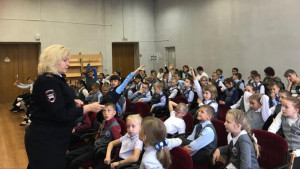 В Удомле сотрудники Госавтоинспекции совместно с отрядом ЮИД провели уроки безопасности в школе