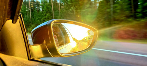 Сотрудники Удомельской Госавтоинспекции призывают водителей быть крайне внимательными и аккуратными на дороге в жаркую погоду.