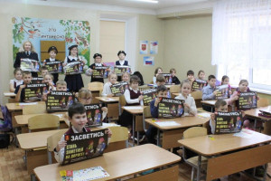 В Удомле автоинспектор с отрядом ЮИД провели праздничное мероприятие в УНОШ &laquo;Садко&raquo;, посвященное Всемирному дню ребенка