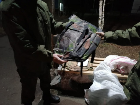 С начала военной спецоперации нашим солдатам нужна поддержка, как моральная, так и материальная. Активисты, волонтёры и все неравнодушные люди пишут землякам трогательные письма со словами благодарности, собирают необходимые гуманитарные посылки