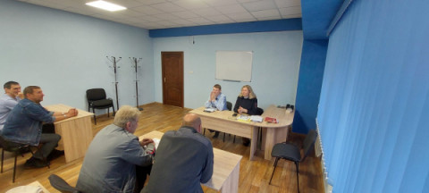 Удомельские госавтоинспекторы проверили школьные автобусы и провели инструктажи с водителями составом