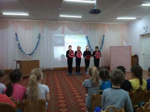 Сотрудники Удомельской Госавтоинспекции совместно с ЮИДовцами побывали в гостях у дошкольников