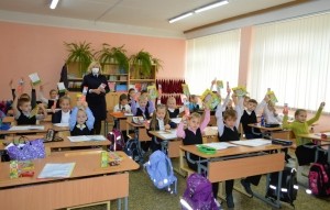 Сотрудники ОГИБДД МО МВД России &laquo;Удомельский&raquo; провели Уроки безопасности для первоклассников МБОУ УСОШ №4.