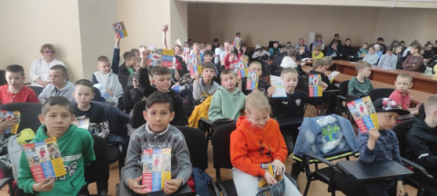 Сотрудники Госавтоинспекции напоминают правила безопасного поведения детям в летних пришкольных лагерях