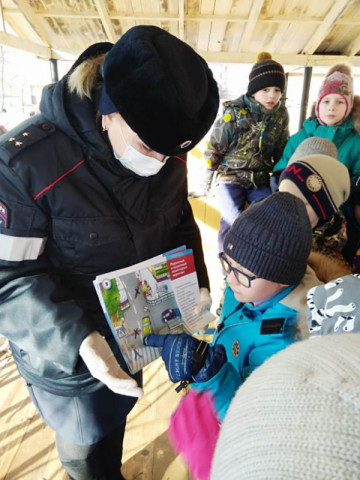 Накануне весенних каникул сотрудники удомельской Госавтоинспекции   провели для школьников тематическое мероприятие  по знанию ПДД.