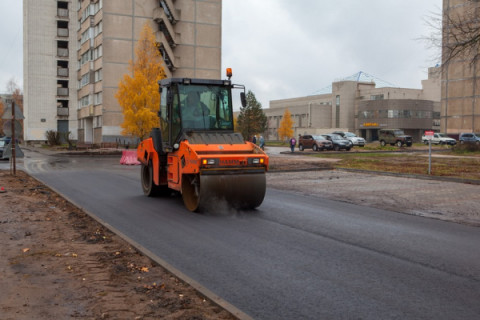Новый асфальт на улице Александрова