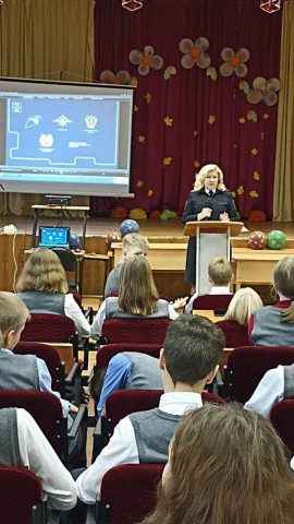 Сотрудники Госавтоинспекции провели с учащимися лекторий о соблюдении ПДД.