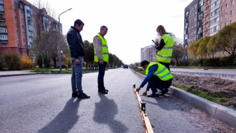 Коммисионное измерение ровности дорожного покрытия автодороги на улице Попова