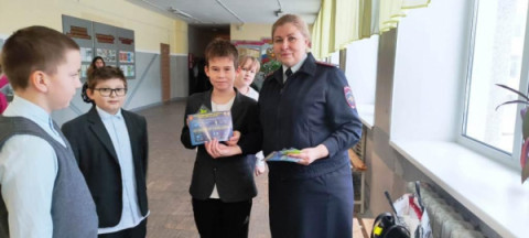 В Удомле сотрудники Госавтоинспекции для школьников провели &laquo;День дорожной безопасности&raquo;