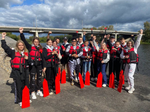 Соревнования по гребле на лодках-драконах
