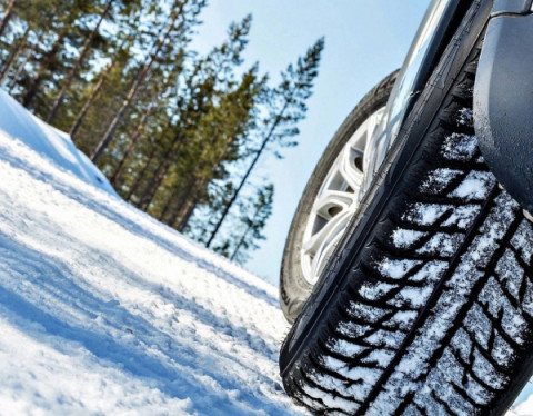 Удомельская  Госавтоинспекция напоминает об обязательном требовании смены автопокрышек на зимние