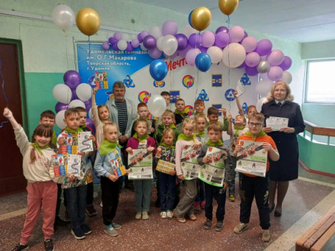 Сотрудники Удомельской Госавтоинспекции в пришкольных лагерях проводят профилактические беседы