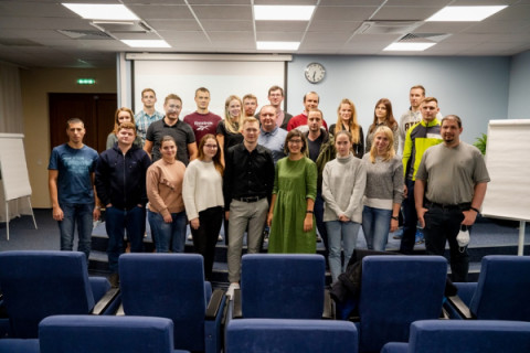 Молодые берут всё в свои руки