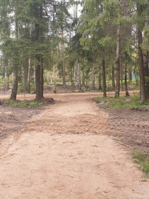 Продолжаются работы по благоустройству парковой зоны по улице Венецианова.