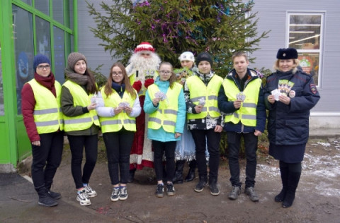 Сотрудники Госавтоинспекции МО МВД России &laquo;Удомельский&raquo; присоединились к Всероссийской акции &laquo;Полицейский Дед Мороз&raquo;