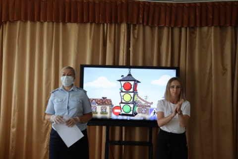 Удомельские автоинспекторы продолжают работу с юными участниками дорожного движения.