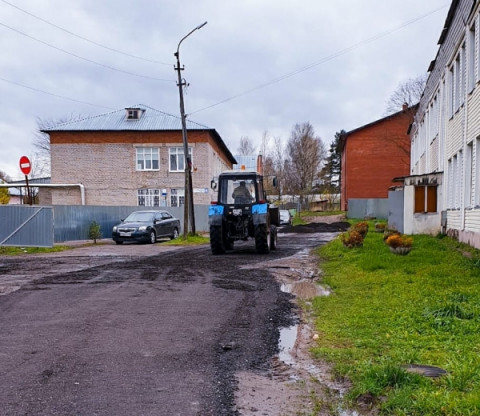 В рамках содержания городских дорог подрядчиком ООО &laquo;Коммунальщик&raquo; проводятся работы