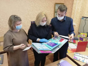 В Удомле прошел конкурс лэпбуков по Правилам дорожного движения.