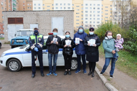 Удомельские автоинспекторы напомнили родителям о правилах перевозки детей в автомобиле.