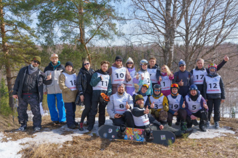 В Удомле на горнолыжном комплексе &laquo;Соколиные горы&raquo; спортсмены закрыли зимний сезон соревнованиями &laquo;Сельский фрирайд&raquo;
