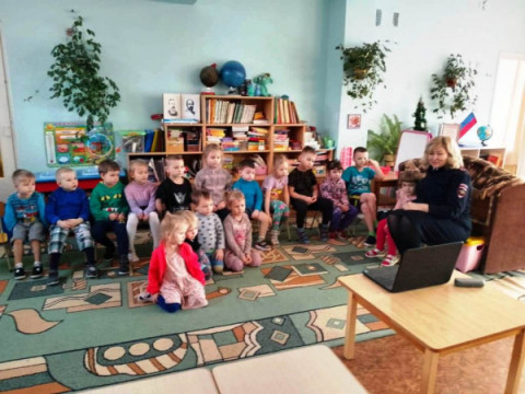 В детском саду &laquo;Буратино&raquo;  малыши повторили &laquo;Азбуку дорожной безопасности&raquo;.