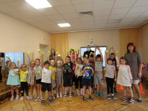 В удомельском детском саду &laquo;Дюймовочка&raquo; прошла квест-игра &laquo;Дорожный калейдоскоп&raquo;.