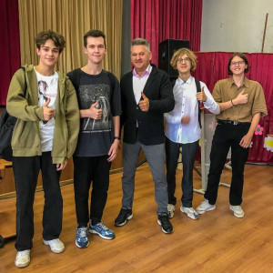 Глава Удомельского городского округа Рем Аркадиевич Рихтер в рамках проекта &laquo;Разговоры о важном&raquo; провел встречи с учениками городских школ